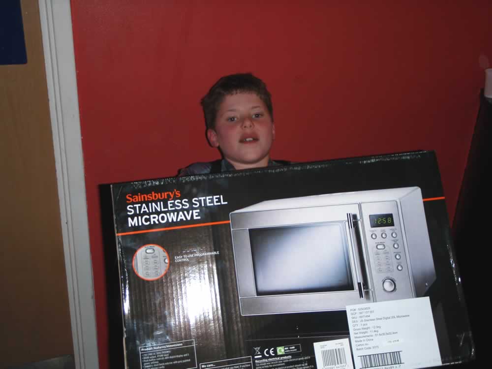 Arthur wins the microwave in the Raffle