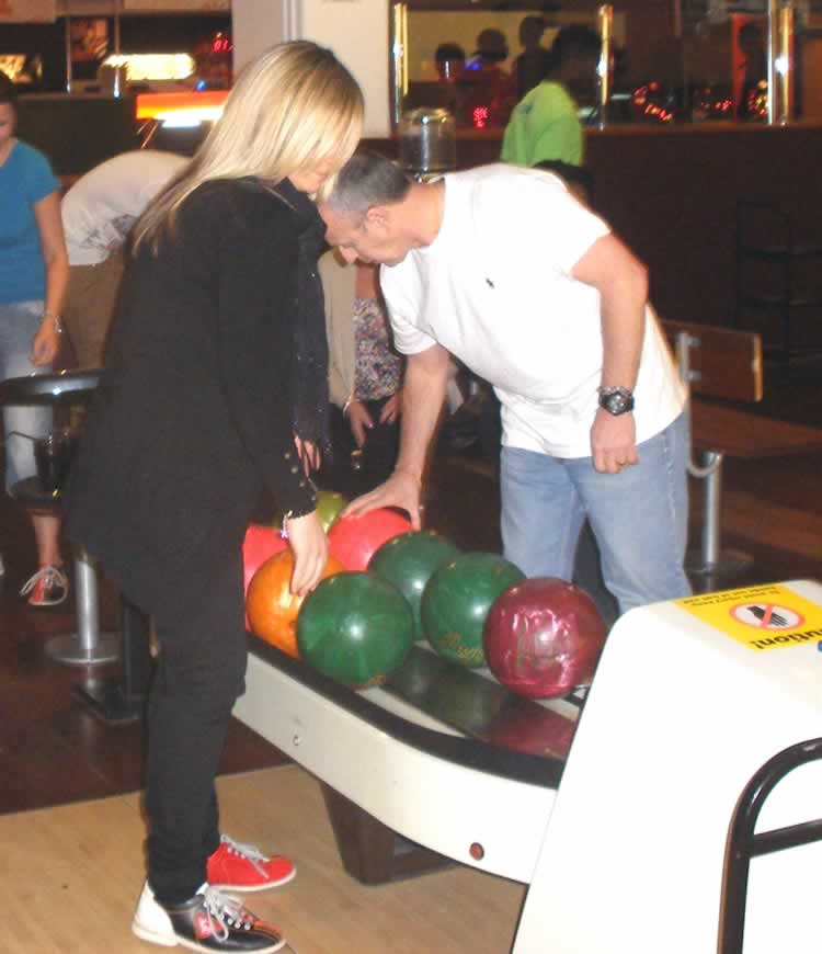 Frank and Nicole choose their weapons!
