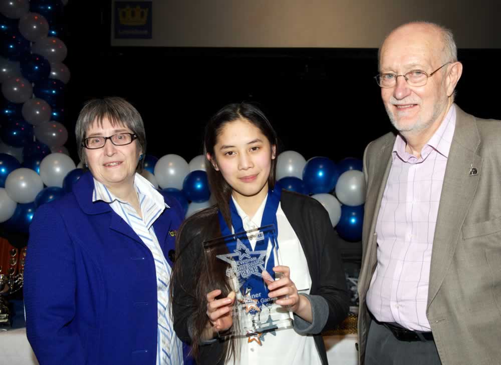 Quynh with her Award for female Athlete of the London Youth Games